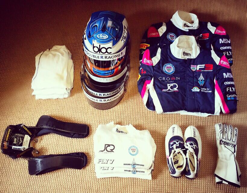 JamieChadwick's tweet image. Kit check ✅ Now time to put it all in a bag and head to @SilverstoneUK!! 🤘🏻