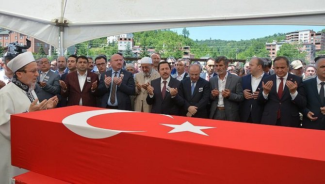Allah rahmetiyle muamele etsin,Sabır inş...
Şehit acısı bu kez #Kumru'ya düştü:Jandarma Uzman Çavuş Eryeler dualarla bit.ly/2r5ePYI