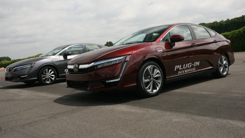 Honda Clarity EV and PHEV: One is clearly much better swft.so/t2058yOy #auto #cars
