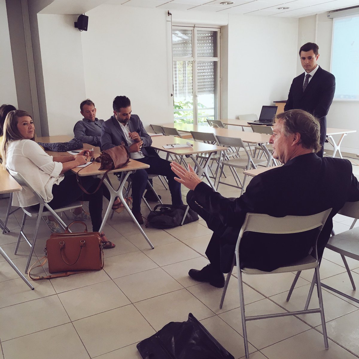 marseilleinnov's tweet photo. Nos experts @marseilleinnov @IncubateurMars écoutent et conseillent les #elevesavocats sur leurs idées d'innovation⚖⚙👏 #innovation#legaltech https://t.co/Sqo8M3Xus3
