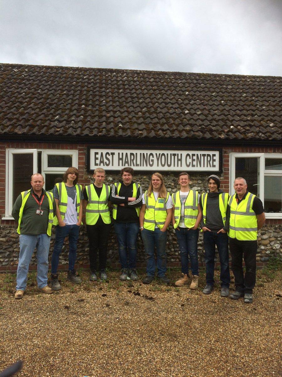 CCNConstruction's tweet image. L2 Maintenance Ops at East Harling youth centre for work experience on a community project for the youth of the village @norwichcollege