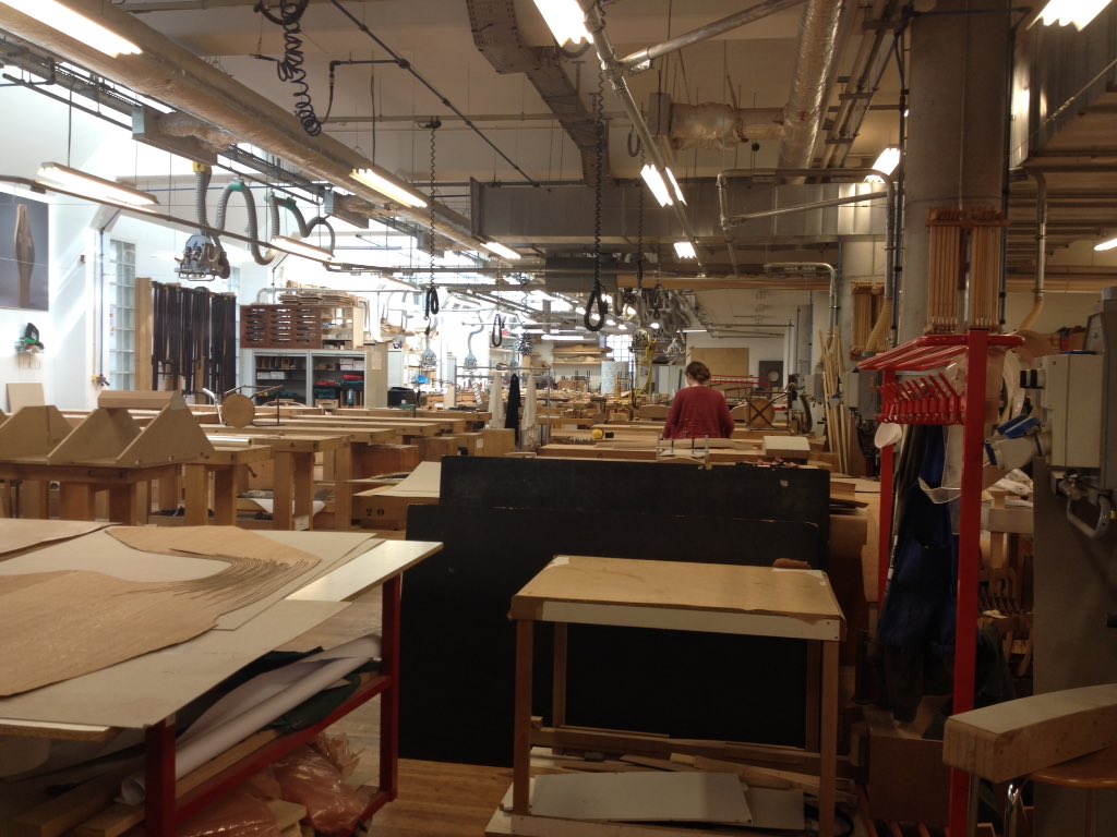 HESAM_Univ's tweet photo. Aujourd'hui, l'équipe HeSam profite d'une visite privée de @boulleparis, membre de la #cesaap. Découverte de l'atelier ébénisterie... https://t.co/CkTKReFR6o