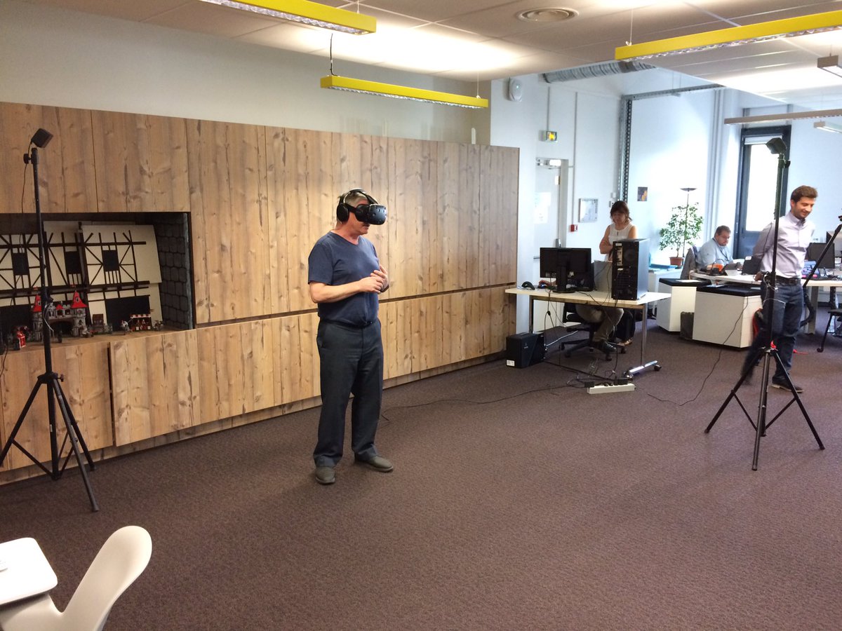 Bri_Clot's tweet photo. Formation à la rhétorique en #VR à la #LearningAgency https://t.co/wAZj41IfAf