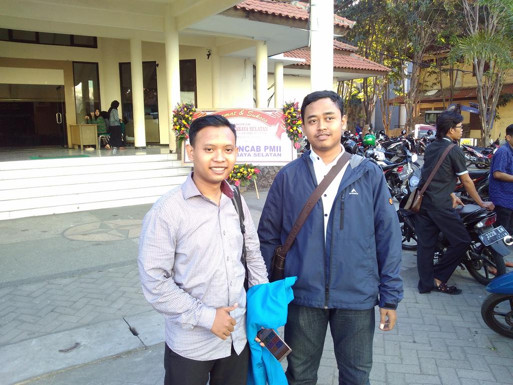AbdWahidHasyim's tweet photo. Turut hadir ketua IPNU SURABAYA sahabat @Achnaf99 dan mantan ketua umum PC PMII SURABAYA SELATAN sahabat @kaisar_LieChun https://t.co/O78F5TU4Xf