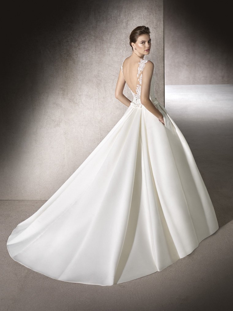 StPatrickBridal's tweet photo. This princess gown with side pockets and an open back. It's Myrna dress from #StPatrick2017:
https://t.co/nDCyqzoflk https://t.co/0gS7VuTmn4