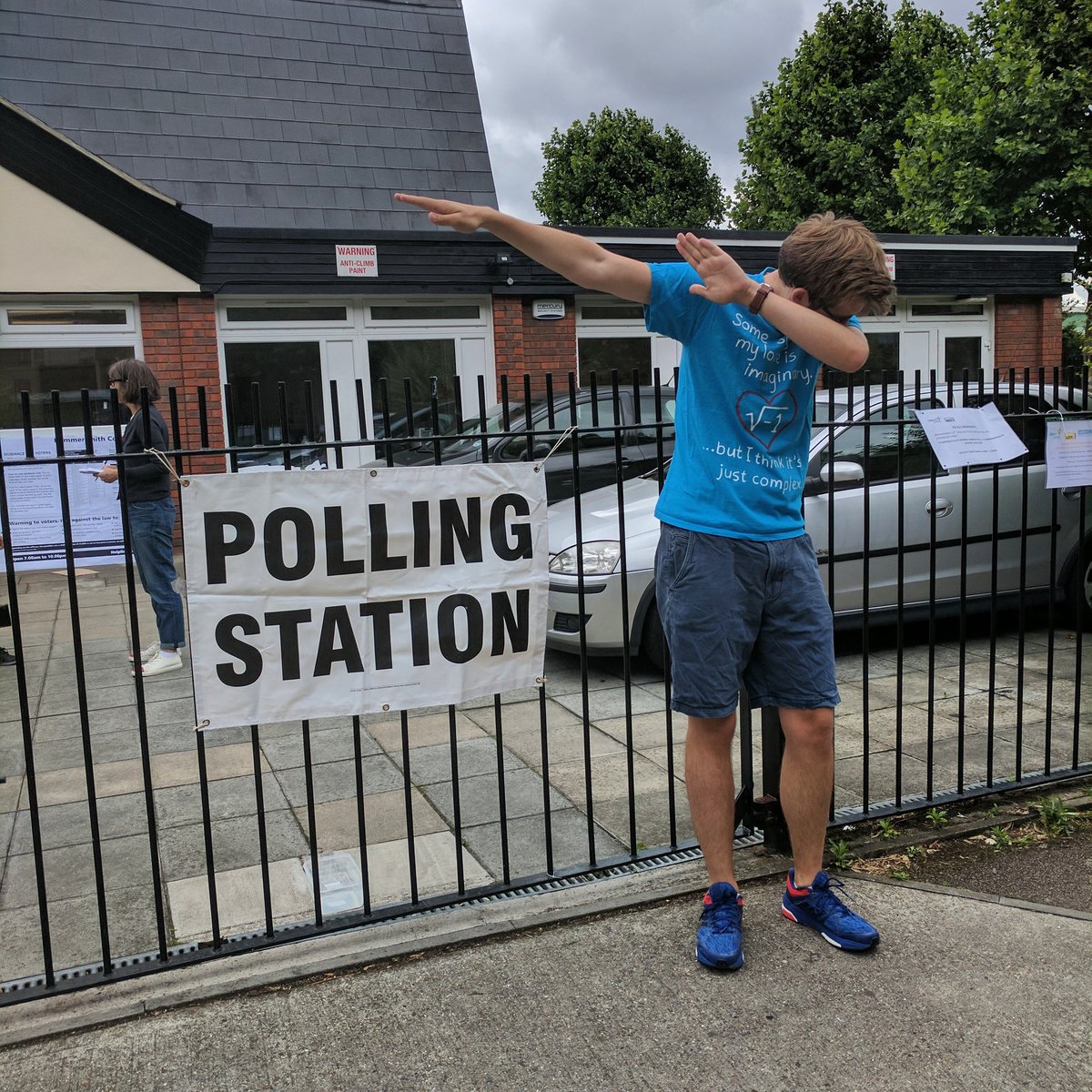 EvanEdinger's tweet image. I can't vote in the UK but I can dab for immigrants living abroad instagram.com/p/BVEsiHijhjH/