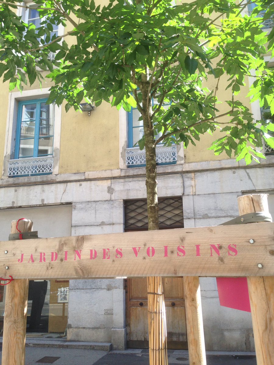 jsoldeville's tweet photo. Au coin de la #rueChenoise. Espoir de futures floraisons. #Grenoble #jaimemaville https://t.co/P8Zw4ZLOdo