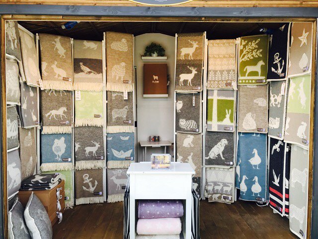 Home_likes's tweet photo. We are exhibiting at #RHSChatsworth Flower Show 7-11 June! Pop round to say βhiβ πββοΈ to us #Homelikes #WoolBlankets #WoolThrows #Gifts #RHS https://t.co/UUF3PwIFxD