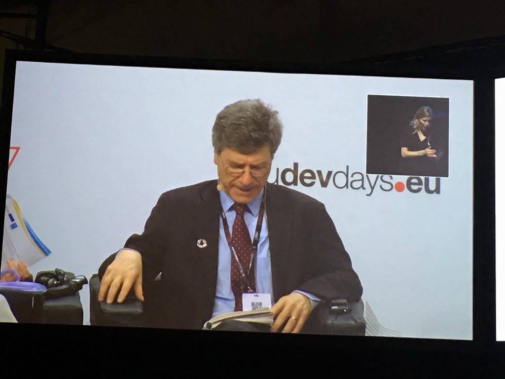 AgoraParl's tweet photo. .@JeffDSachs: "Implementing #SDGs requires innovation for which #SMEs & startups are indispensable." #ED2017 #Agenda2030 https://t.co/bDbt8bJtiv