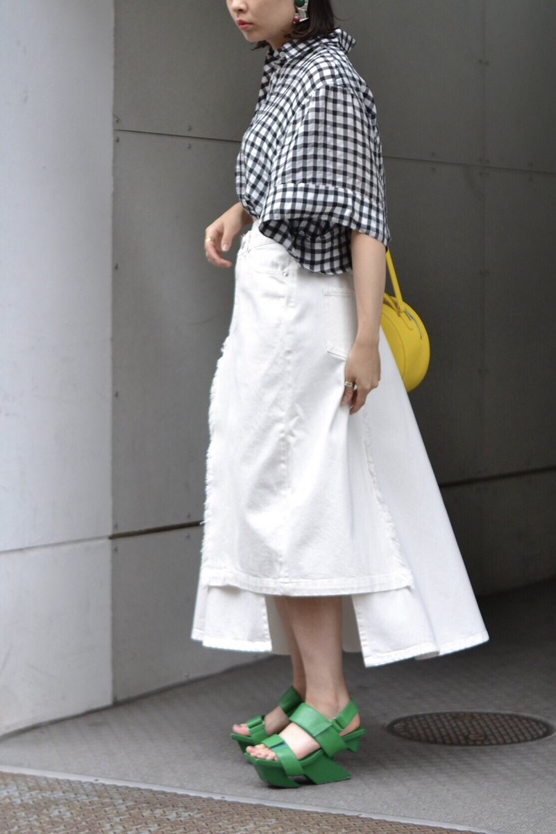 BOUTIQUE_DELTA's tweet photo. 本日発売のnear.nipponのアシンメトリースカートを使ったスタイル。Earrings #togapulla  Tops #hopesthm Skirt #nearnippon  Bag #pb0110 https://t.co/jGAh2M4hYR
