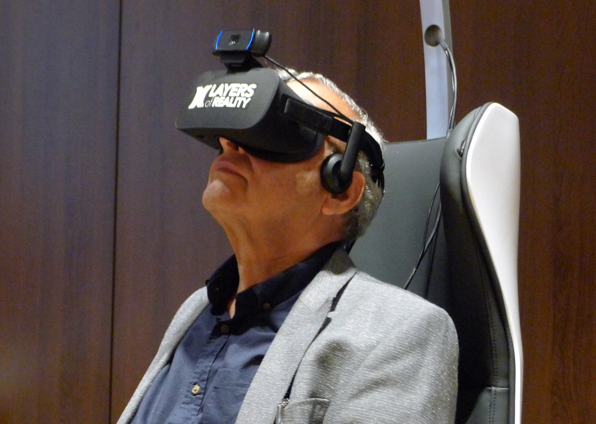 DigaliX's tweet photo. Users want to experience Virtual Reality! [ #LayersOfReality ] Testing #GateVR at KIMconference #VR #VirtualReality #KIMconf2017 https://t.co/XKtzeVLOBM