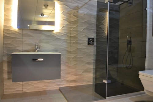DiamondWROnline's tweet photo. Which one gets your #Vote ?
Classic White or Silver Grey?
#showertrays #designer #bathrooms #showerenclosures #familybathrooms #ensuite https://t.co/RhOadVWyUn