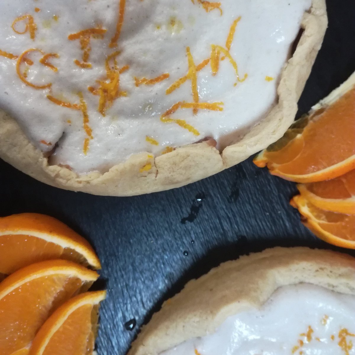 MartinPersil's tweet photo. Une photo de la tarte à la mousse de marrons et aux zestes d'orange pour l'AG de la @federationfdn le week-end dernier ! On reviendra ❤💜💙💚💛 https://t.co/NFmFTIzjEC