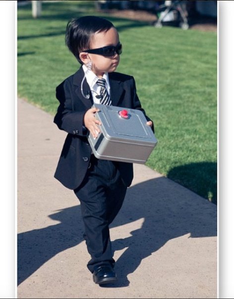 amorettiwedding's tweet photo. ๐ We really love this funny way to keep your rings safe and your guests smiling! ๐ฐ๐๐#bride2be #ringbearer #wedding #tagthebride https://t.co/Cnr07qDFyc