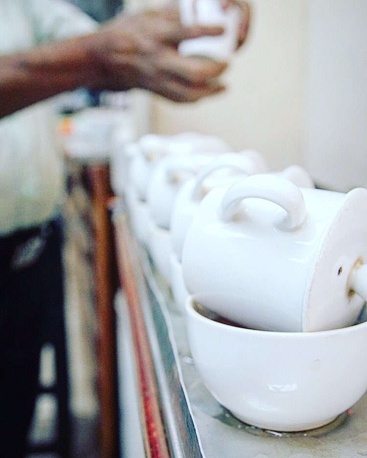 Vandaag proeven we weer nieuwe samples van nieuwe oogsten! Vandaag Sri Lanka en Nepal! #toughjob #😉 #tea #taster #inkopen #newcrop