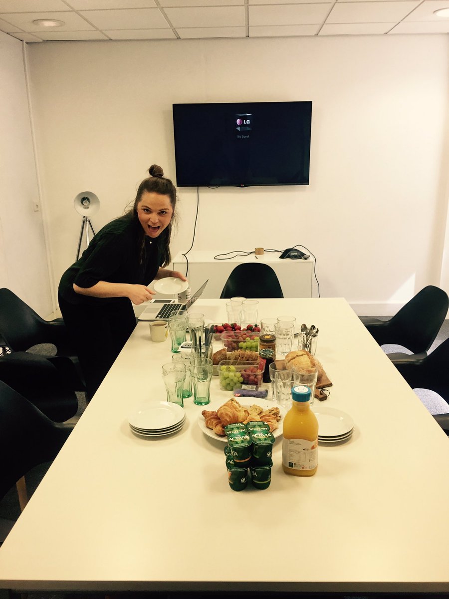 HelenFeighan's tweet photo. Breakfast of Champions @We_AreFearless #teammeeting #agencylife https://t.co/CWeOO4se91