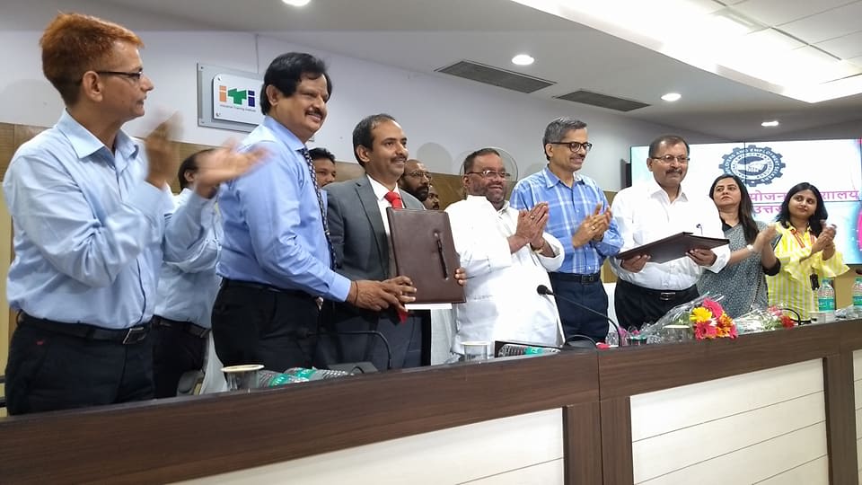 NHRDN's tweet photo. NHRD signing an MoU with Dept of Labour &amp; Employment, UP. in presence of Honorable Minister of Labour Shri Swami Prasad Maurya https://t.co/QA6W6bp3li