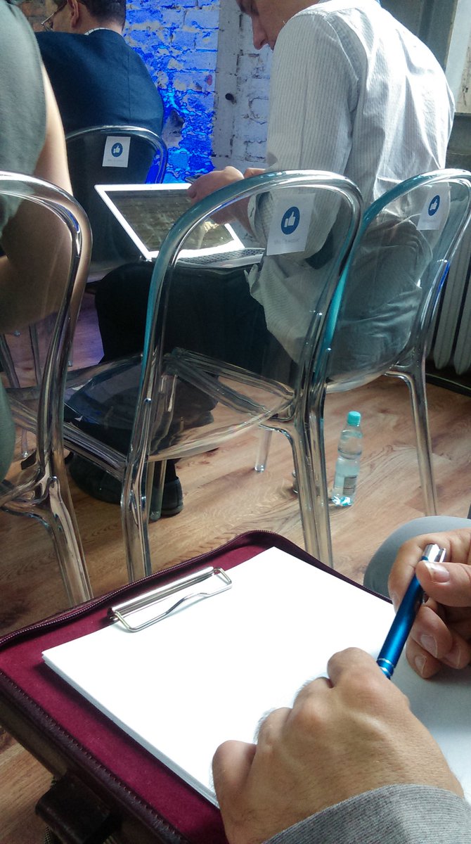 Uwielbiam, gdy na konferencjach off-line przenika się z on-line ❤Jedno drugiego nie wyklucza :) #ngoday #Facebook