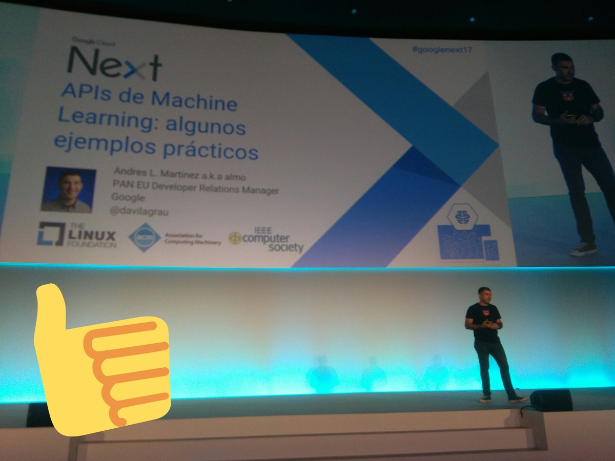 kom_256's tweet photo. @davilagrau hablando de APIs de Machine learning! #cloudNext17 https://t.co/wK5m9hAcbM