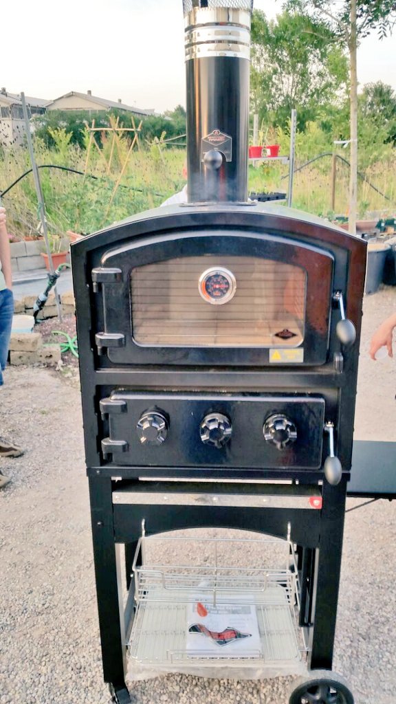 #fornetto #smoker 
From the Hell...
Fantastic smoker.