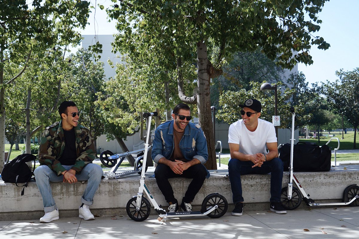 Razor_FR's tweet image. Le week-end, c'est fait pour les amis et la famille ! Vous avez prévu quoi pour ce week-end ?
➤ bit.ly/RazorA5Lux