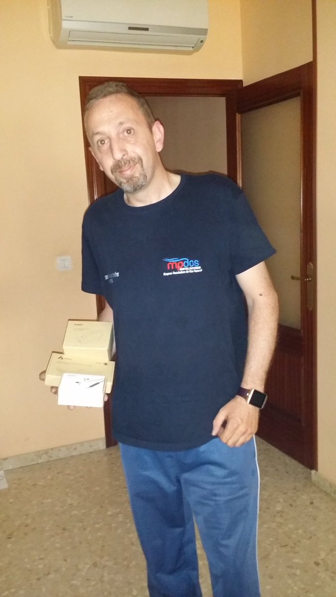 espcializados's tweet photo. ¡¡Buenos días!! Uno de los dos ganadores del #SORTEONACIONAL de @AukeyES ya ha recibido sus premios. ¡¡Gracias y enhorabuena @manoloarcos78 https://t.co/D0pCtOcIKv