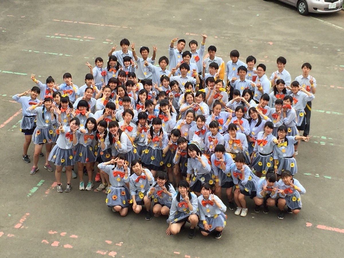 m___13roxy's tweet photo. 最後の体育祭🏃

黄団の幹部になって沢山話し合いして、もう嫌になったりしたけど結果、総合優勝できて嬉しかった😭💛
楽しく、感動した１日でした🌼
黄団でよかった💛大好き黄団💛

そして4時半から起きて作った凌大へのお弁当、、、
この歳でキャラ弁って😂😂😂

みんなとにかくお疲れ様😌 https://t.co/gxcLInEeXB