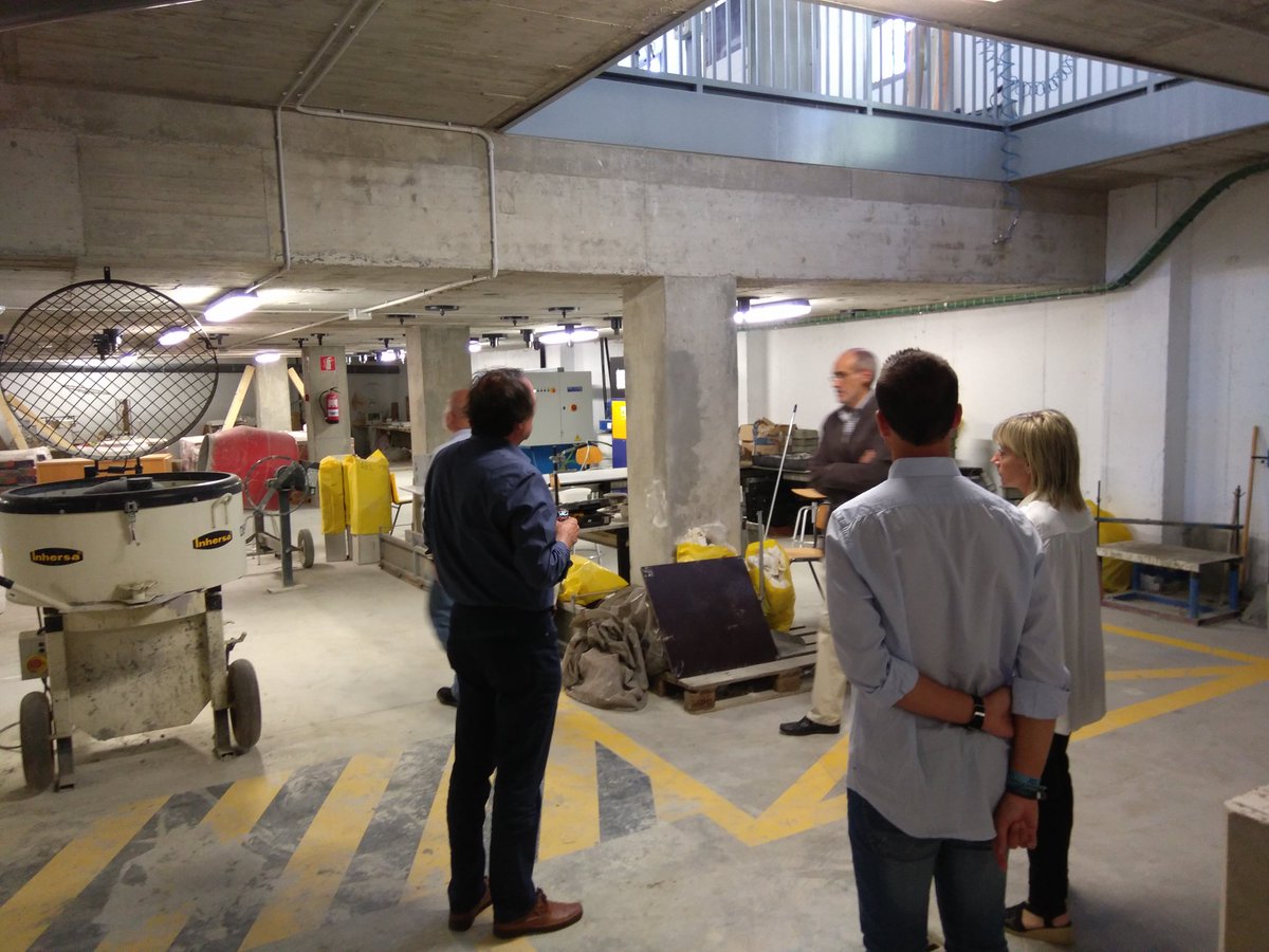 dic_ua's tweet photo. La comisión de evaluación del #MasterICCP visita nuestras instalaciones docentes y de investigación @EPSAlicante @UA_Universidad @GVAavap https://t.co/xxA5VTHjJL
