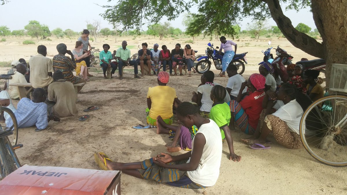 KabeelaBurkina's tweet photo. Awareness raising session about urinary infection and hygiene
#Kabeela #Genderequality #Womenrights #Internationaldevelopement #hygiene https://t.co/LmZUWtyzHw