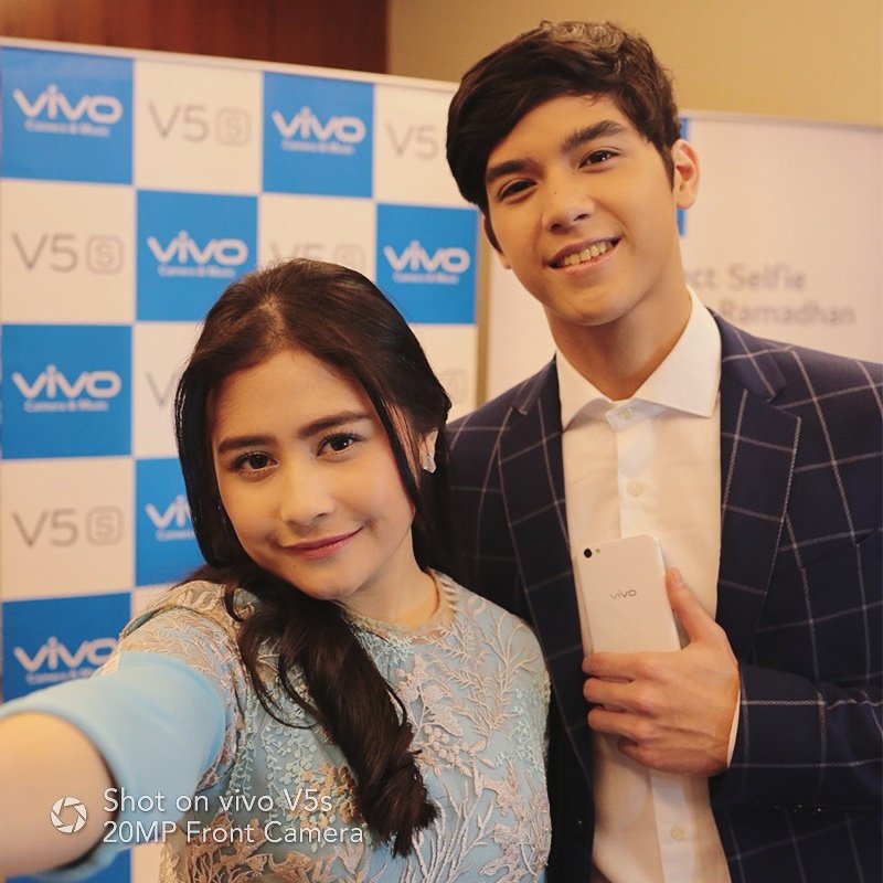 prillyyla's tweet photo. #VivoV5sPureWhite Limited edition is officially here! Ayo ikut serta berbuat kebaikan,cek infonya di https://t.co/IhUiv5YGmB @vivo_indonesia https://t.co/XRG89IYuQh