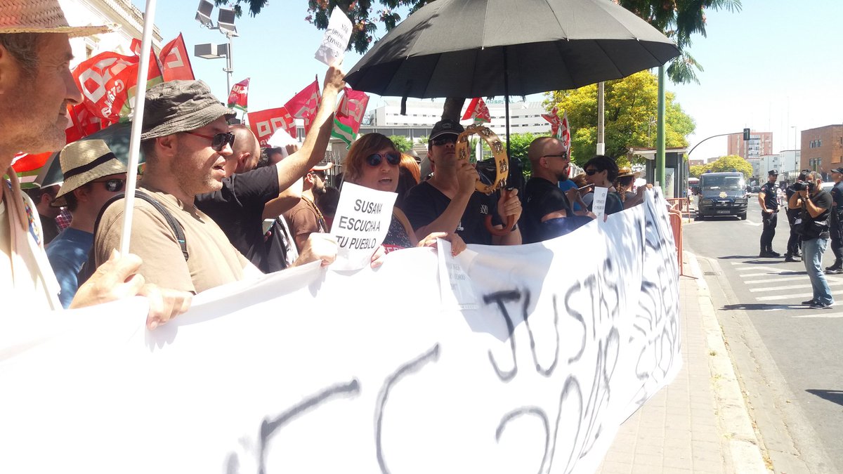 CCOOEnseMalaga's tweet photo. #NoOposConservatorio2017
#StopOposiciones2017
CONCENTRACIÒN EN EL PARLAMENTO
INTERINOS DE CONSERVATORIOS EN HUELGA
¡LA LUCHA CONTINÙA! https://t.co/rANPU8DX5B