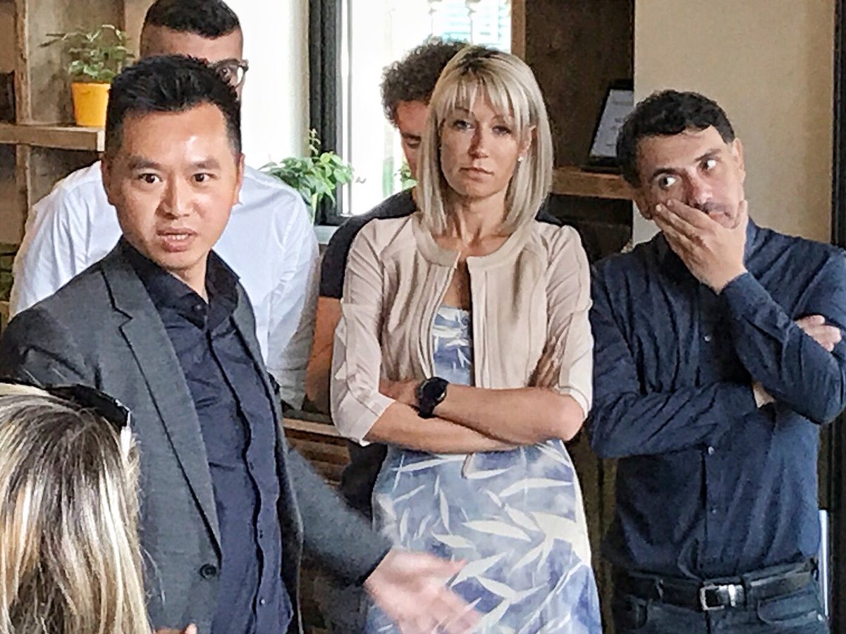 SingerFood's tweet photo. Il General Manager Italia presenta le novitΓ @HuaweiMobileIT in una bellissima location #makeitgreenery https://t.co/Cgqrkxbr6I