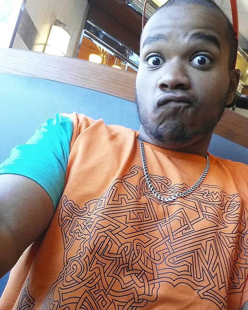 GlassOfWaterArt's tweet photo. #TBT to phase 1 of my #Tshirts! Who wants color back? I miss my #Orange
•
•
•
•
•
•
•
•
•
•
•
•
•
#DCArt #YoungDe… https://t.co/BA9KIDVCRF https://t.co/6PwBKaCq84