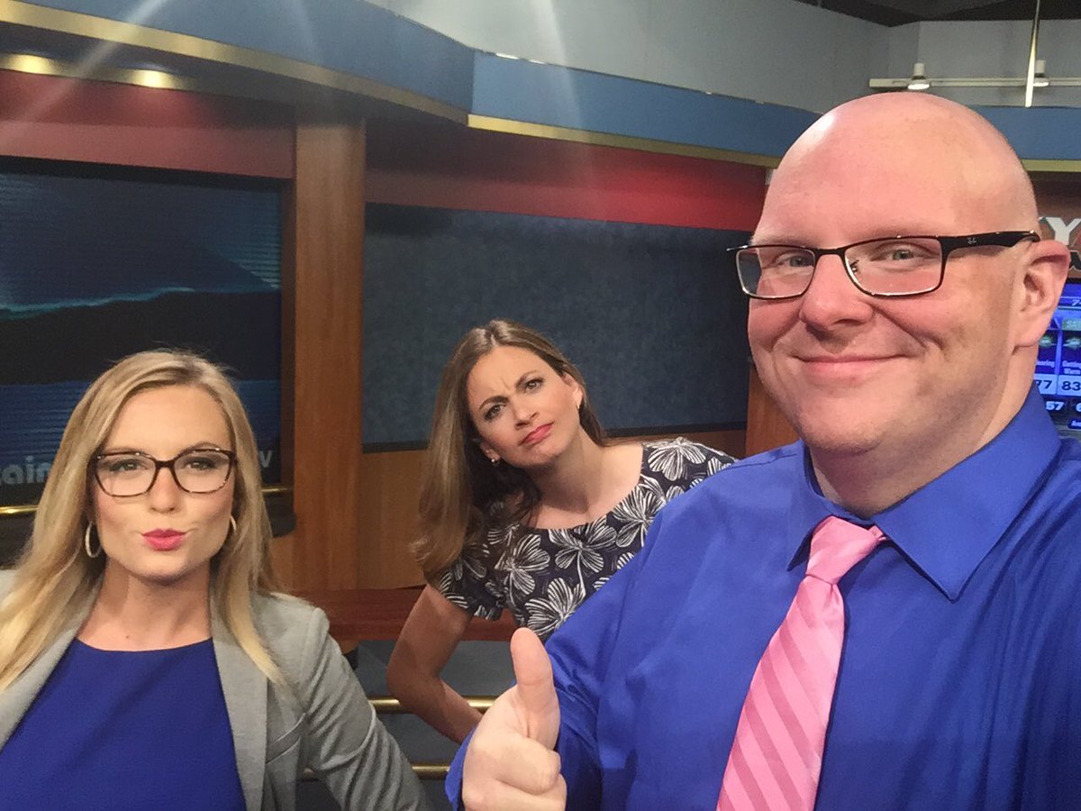 brobwx's tweet photo. .@losbornewymt and I got the royal blue memo this morning. @allisonwymt did not. #CoordinationFail #MNTM https://t.co/tHPaiYukUJ