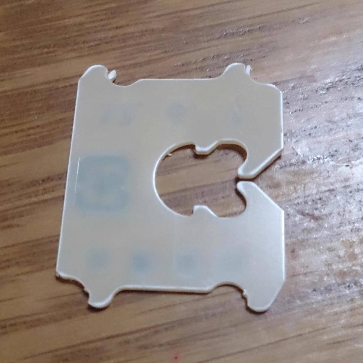 めちゃかわいい！ww食パンを止める「あれ」で作った犬が可愛すぎる