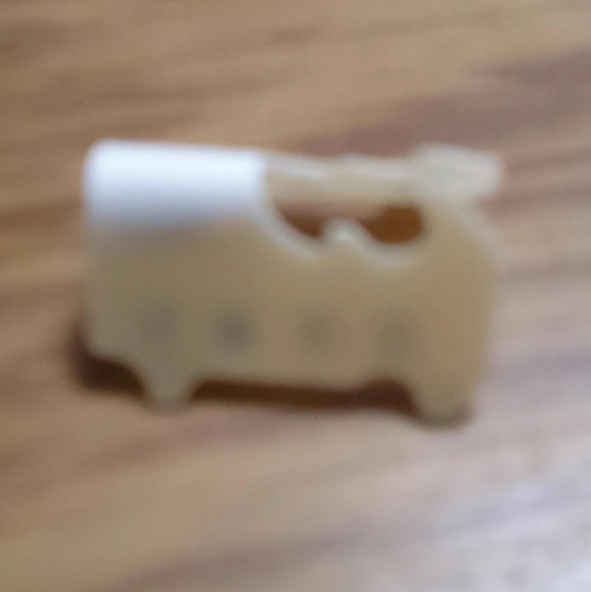 めちゃかわいい！ww食パンを止める「あれ」で作った犬が可愛すぎる