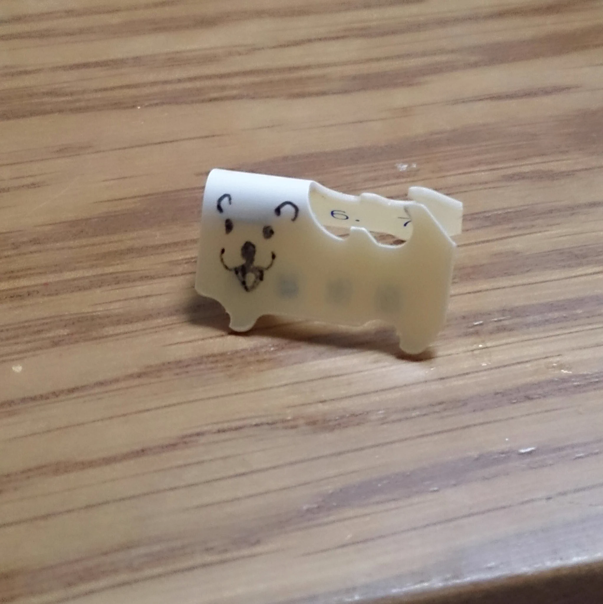 めちゃかわいい！ww食パンを止める「あれ」で作った犬が可愛すぎる