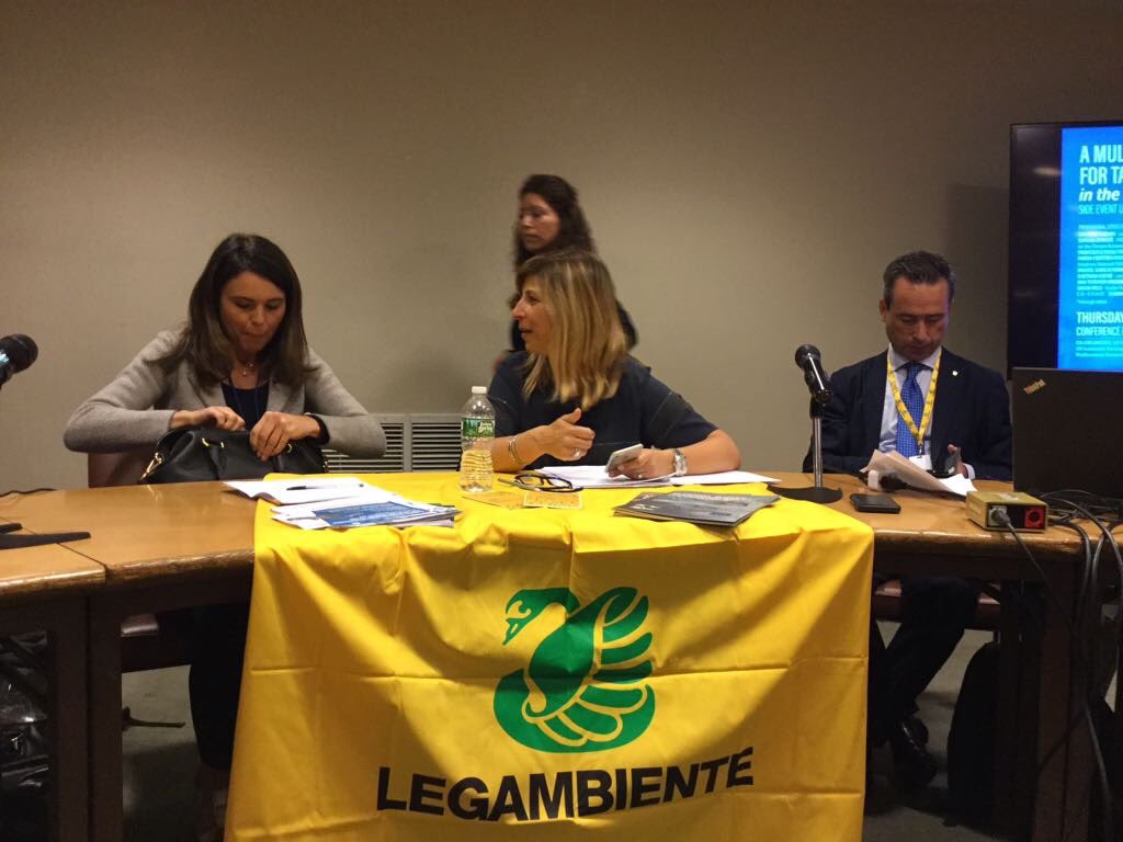 VeloSilvia's tweet photo. Con @Legambiente per lotta a #marinelitter: in Italia -50% di sacchetti di plastica non compostabili e non biodegradabili in mare dal 2007 https://t.co/NJhbc6Sl1s