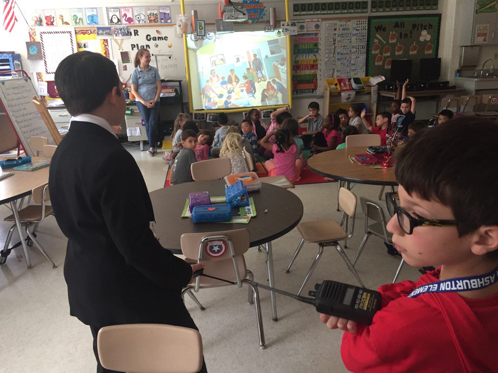 AES_TQStars's tweet photo. Principal Halscott and AP Camps observing in kindergarten. @TQStarPTA #tqtweet @TurtleTownAES @MsSegovia https://t.co/DC2aHiskWC