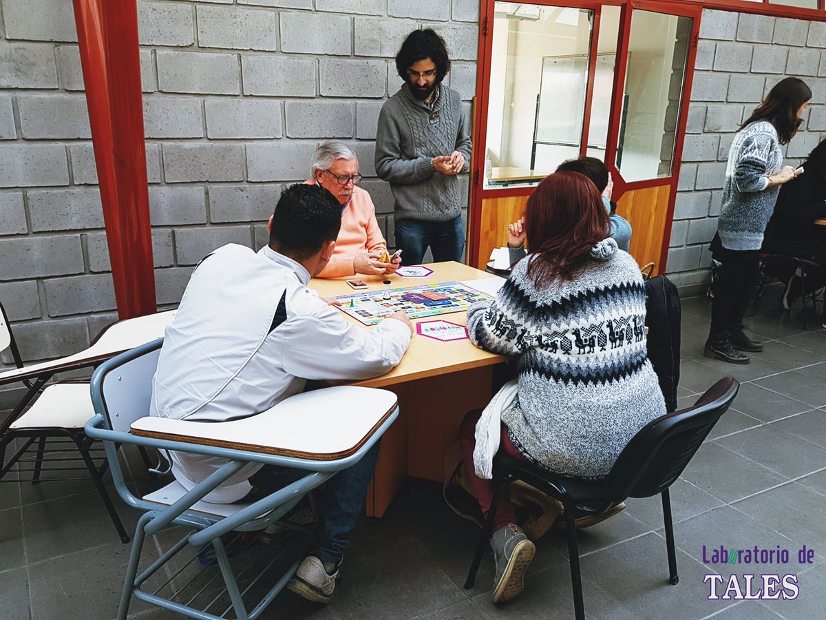 EscuelaLibreUNQ's tweet image. En la @UNQoficial estuvimos jugando y aprendiendo con #Coopolis en el último #Laburatorio gracias a @CFactorial.