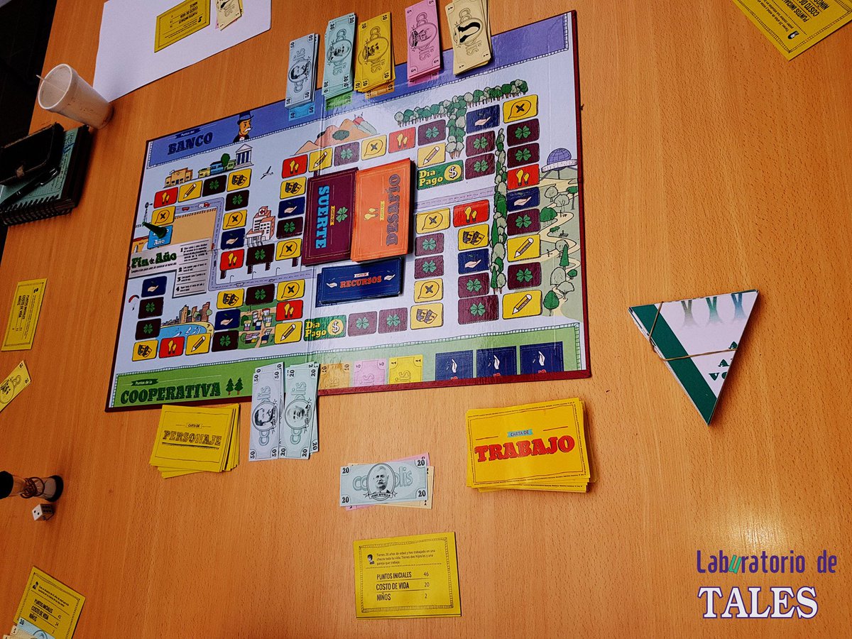 EscuelaLibreUNQ's tweet image. En la @UNQoficial estuvimos jugando y aprendiendo con #Coopolis en el último #Laburatorio gracias a @CFactorial.