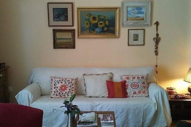 DesignStories's tweet photo. Check out my @airbnb listing in Athens https://t.co/ezB7aaa8dU https://t.co/cN43NaSCVP