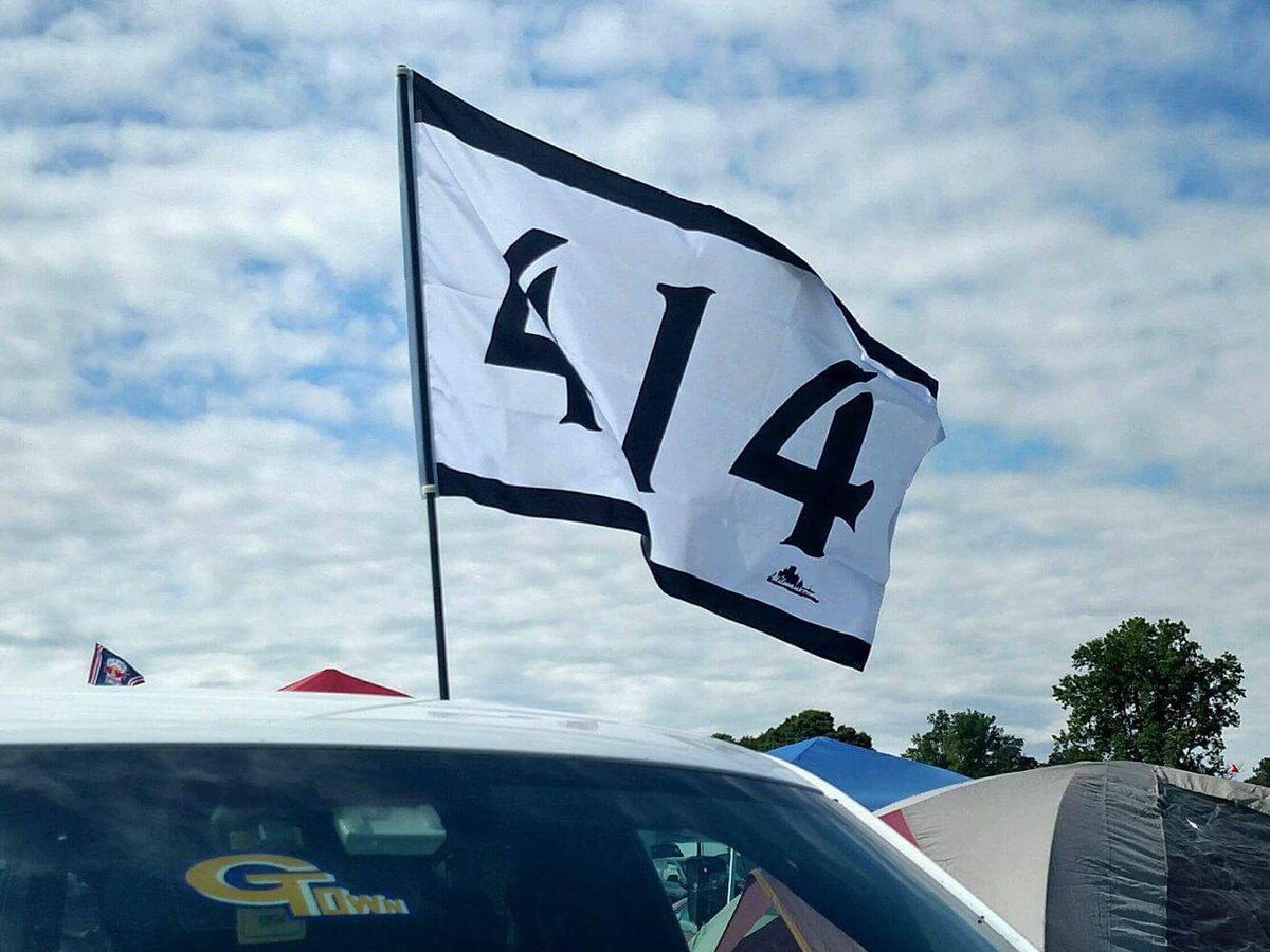 toomuchmetal's tweet photo. Yo #bonnaroo #milwaukee is here to party #414 #414flag #mke #milwaukeeflag https://t.co/PJUTzTz5xW