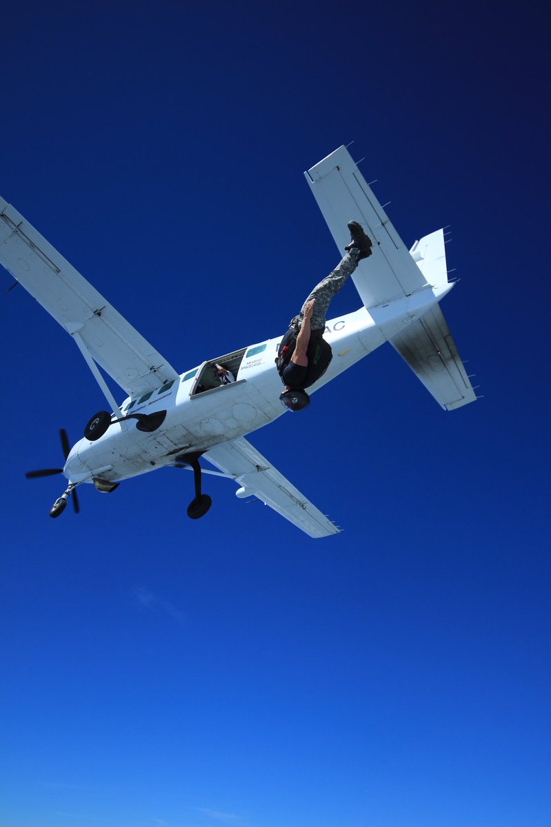 #skydivespaceland #jasongibson #14kft #blueskies