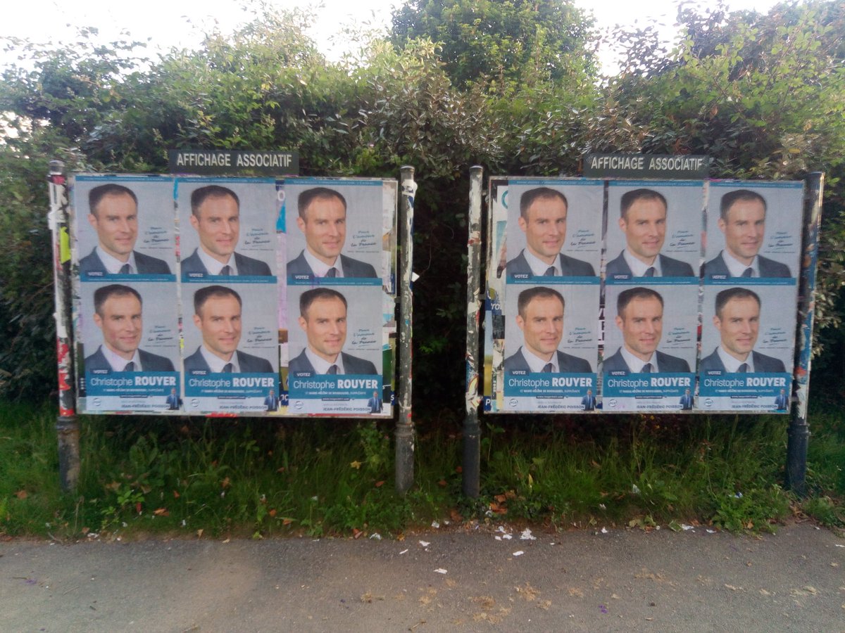 ChristophRouyer's tweet photo. Ce matin, #Rennes s'est réveillée aux couleurs du @le_pcd. Merci aux colleurs !
#Circo3502 #legislatives2017 #convictions https://t.co/AnLKzkCU35