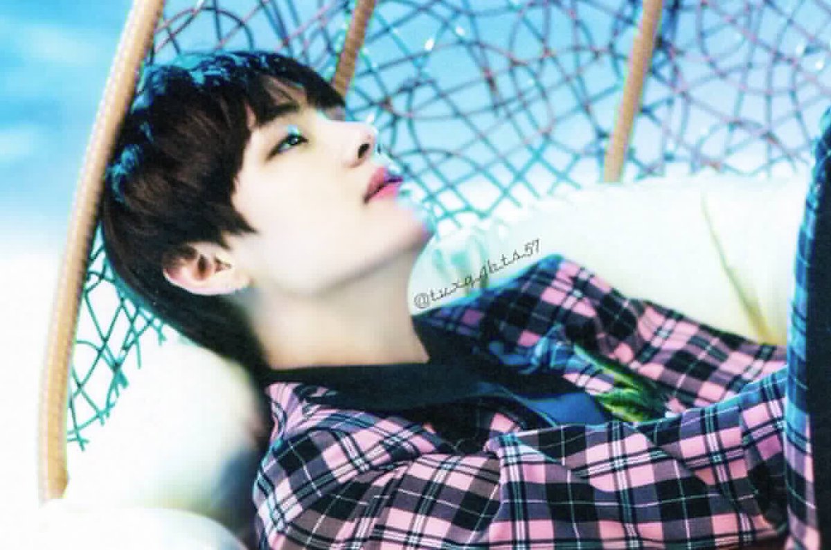 vocalbwii's tweet photo. #BTSWEE #2017FESTA #TaehyungDay https://t.co/GUm4OBIgN8