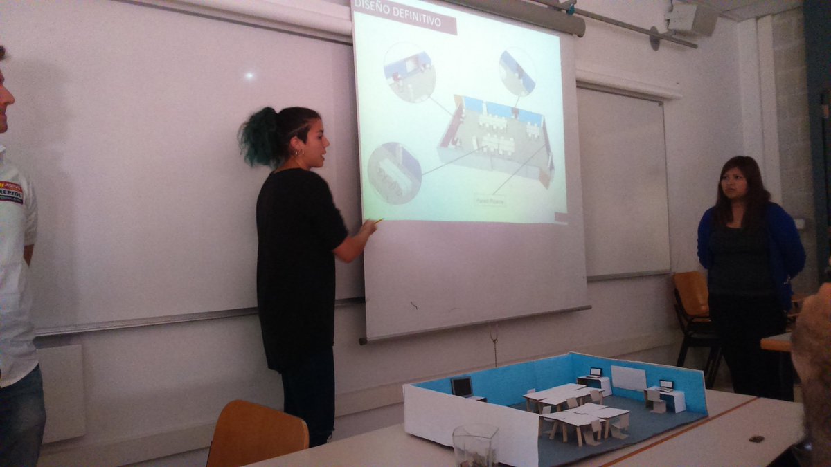 BibUPCVILANOVA's tweet photo. Estudiants d'Accessibilitat Aplicada de @UPCVilanova aportant millores a l'aula formació de la biblioteca. Gràcies! https://t.co/VW6IGh9lgZ