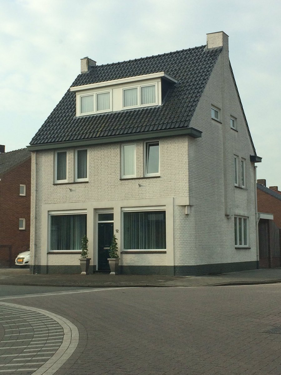 hofschilder's tweet photo. Ziet u ook het verschil tussen oude en nieuwe situatie?#schilderwerk #texen #verf #vakmanschap #kleur https://t.co/3Dzr6bQYyj