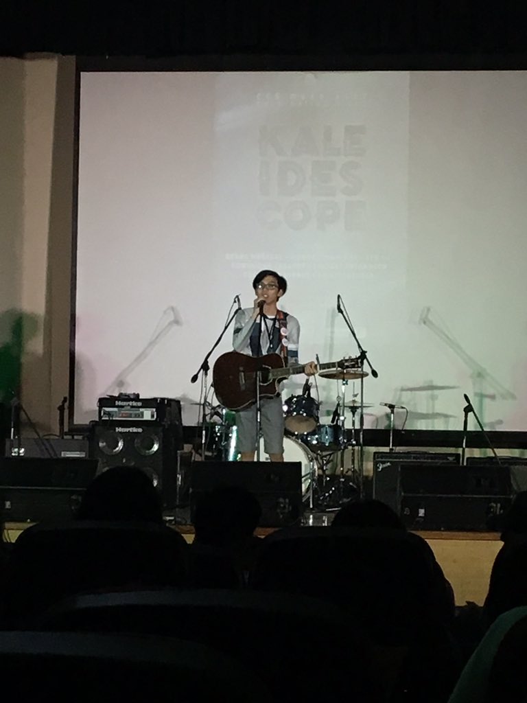 ccsmonth2018's tweet photo. Let's go Beans! #CCSweek2017 #CodeSpectrum #UnleashYourColor #CulminatingNight https://t.co/11MJXLu8HQ