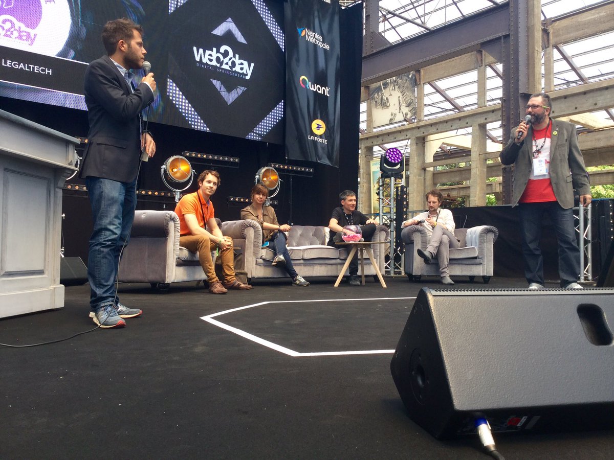 BDOFrance's tweet image. Nos experts en place sur le canapé des #jurys #Globalchallenge #web2day2017